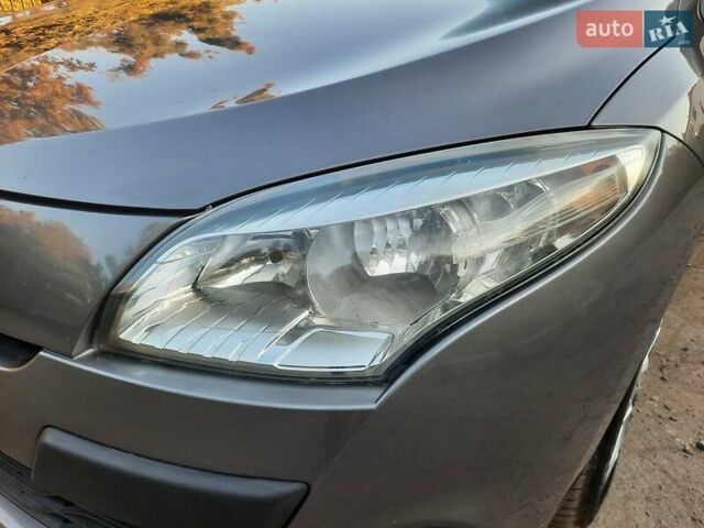 Серый Рено Меган, объемом двигателя 1.6 л и пробегом 201 тыс. км за 7700 $, фото 21 на Automoto.ua