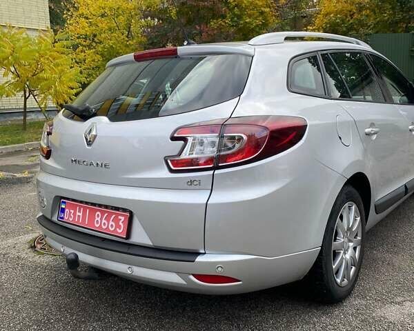 Сірий Рено Меган, об'ємом двигуна 2 л та пробігом 260 тис. км за 9899 $, фото 7 на Automoto.ua