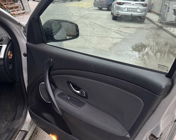 Серый Рено Меган, объемом двигателя 1.9 л и пробегом 213 тыс. км за 7700 $, фото 22 на Automoto.ua