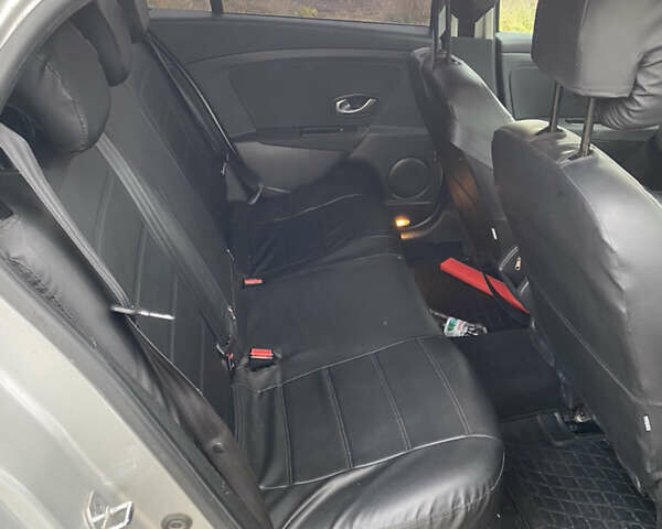 Серый Рено Меган, объемом двигателя 1.5 л и пробегом 200 тыс. км за 4999 $, фото 24 на Automoto.ua