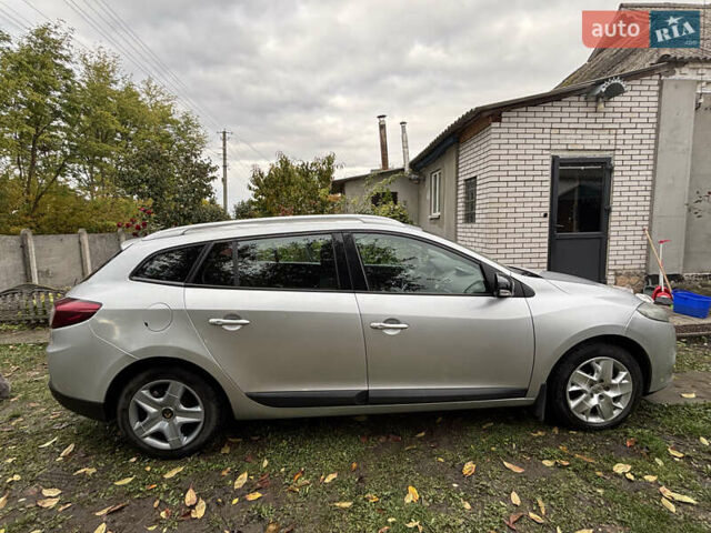 Рено Меган 2011 у Мироновке на Automoto.ua Сірий Рено Меган, об'ємом двигуна 1.46 л та пробігом 316 тис. км за 6600 $, фото 2 на Automoto.ua