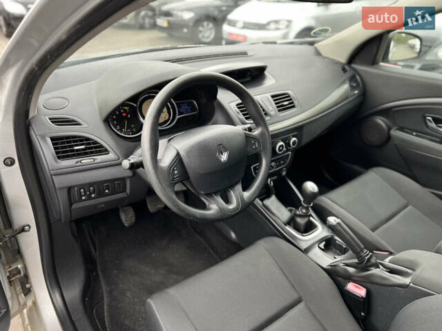 Серый Рено Меган, объемом двигателя 1.6 л и пробегом 150 тыс. км за 7500 $, фото 7 на Automoto.ua