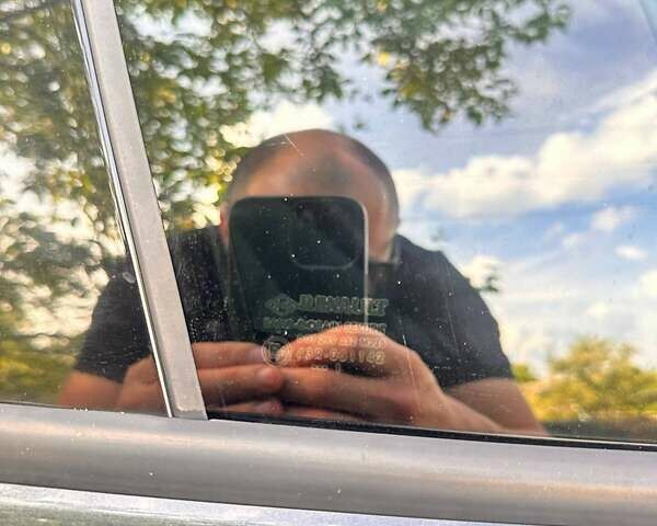 Рено Меган 2011 в Косове на Automoto.ua Серый Рено Меган, объемом двигателя 1.46 л и пробегом 254 тыс. км за 6999 $, фото 40 на Automoto.ua