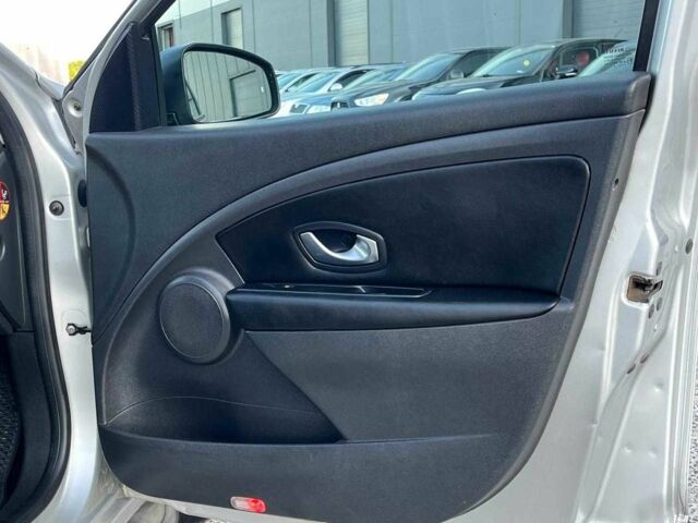 Серый Рено Меган, объемом двигателя 1.9 л и пробегом 265 тыс. км за 5440 $, фото 11 на Automoto.ua