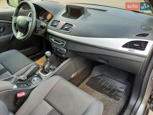 Серый Рено Меган, объемом двигателя 1.6 л и пробегом 194 тыс. км за 8100 $, фото 108 на Automoto.ua