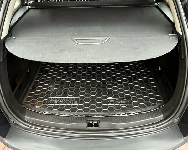 Серый Рено Меган, объемом двигателя 1.46 л и пробегом 320 тыс. км за 7150 $, фото 3 на Automoto.ua