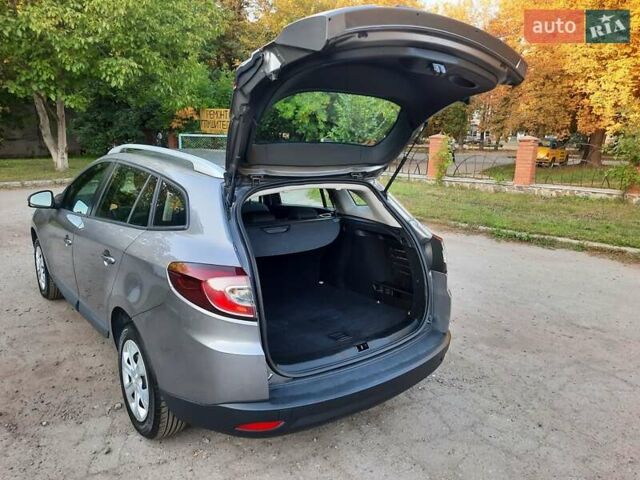 Серый Рено Меган, объемом двигателя 1.6 л и пробегом 201 тыс. км за 7700 $, фото 73 на Automoto.ua