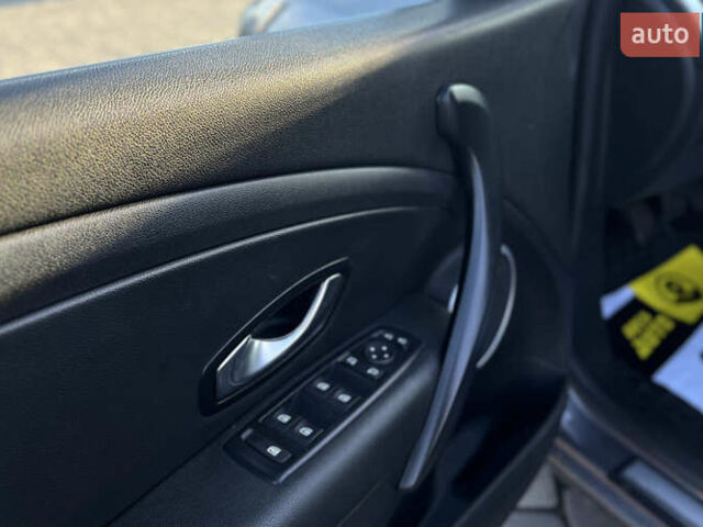 Сірий Рено Меган, об'ємом двигуна 1.46 л та пробігом 208 тис. км за 7800 $, фото 18 на Automoto.ua