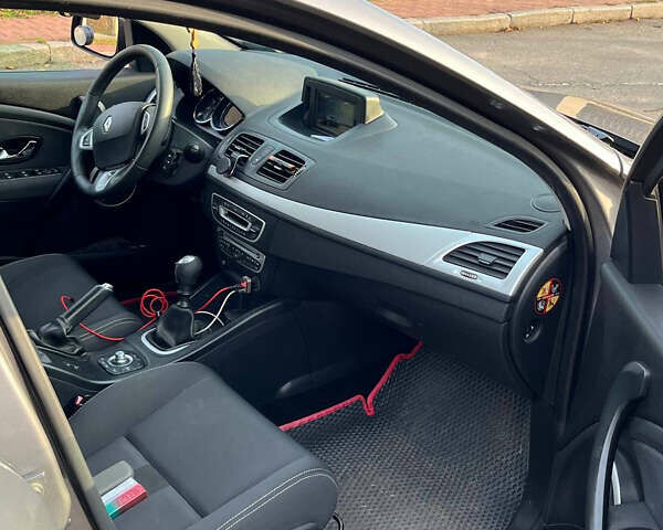 Серый Рено Меган, объемом двигателя 1.46 л и пробегом 203 тыс. км за 7400 $, фото 13 на Automoto.ua