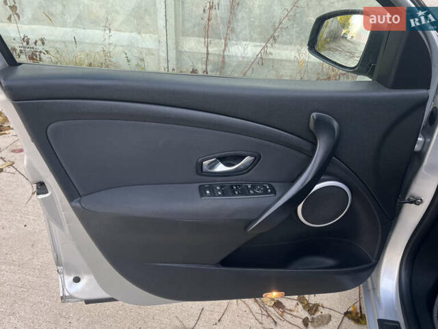 Серый Рено Меган, объемом двигателя 1.46 л и пробегом 274 тыс. км за 6300 $, фото 31 на Automoto.ua