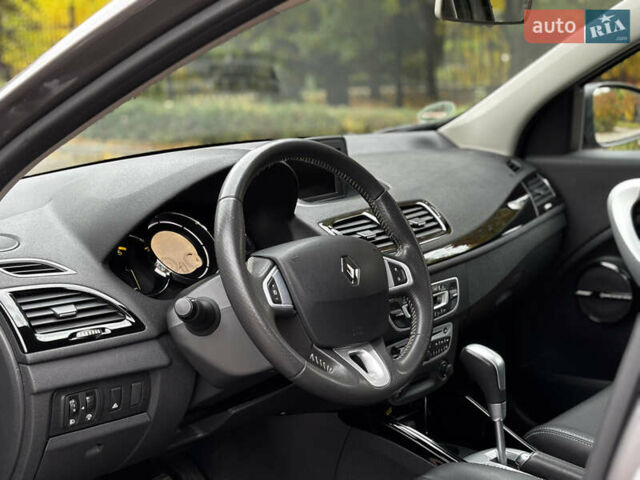 Серый Рено Меган, объемом двигателя 1.5 л и пробегом 146 тыс. км за 8890 $, фото 14 на Automoto.ua