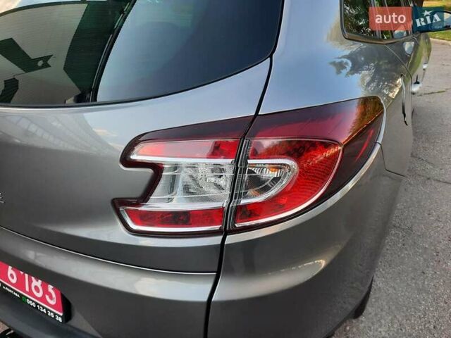 Серый Рено Меган, объемом двигателя 1.6 л и пробегом 194 тыс. км за 8100 $, фото 85 на Automoto.ua