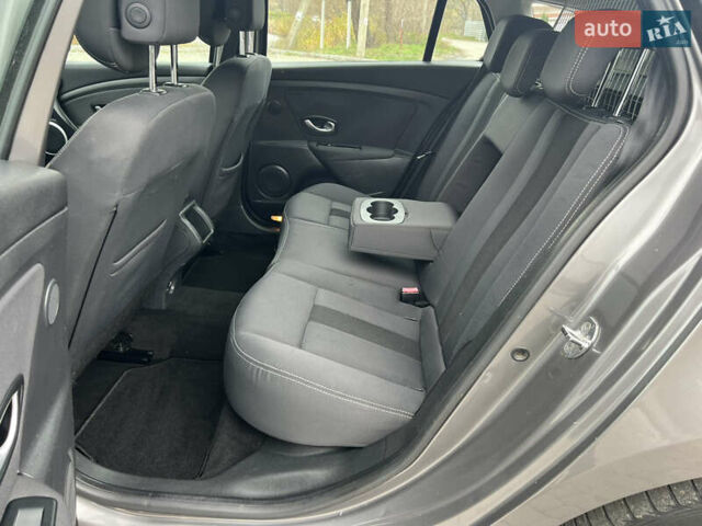 Сірий Рено Меган, об'ємом двигуна 1.5 л та пробігом 199 тис. км за 8250 $, фото 37 на Automoto.ua