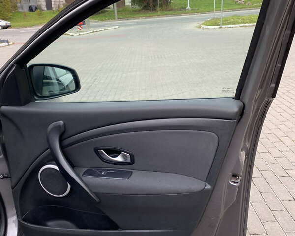 Серый Рено Меган, объемом двигателя 1.9 л и пробегом 285 тыс. км за 7300 $, фото 19 на Automoto.ua