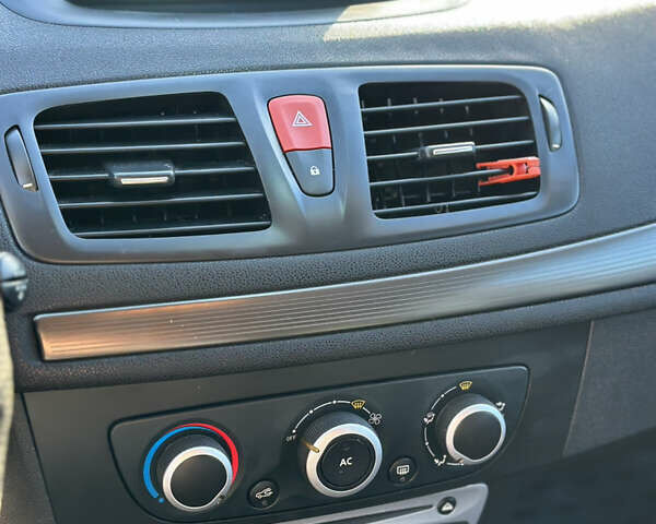 Серый Рено Меган, объемом двигателя 1.46 л и пробегом 203 тыс. км за 6700 $, фото 9 на Automoto.ua