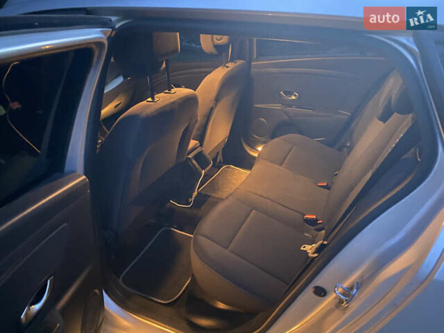 Серый Рено Меган, объемом двигателя 1.5 л и пробегом 242 тыс. км за 7999 $, фото 6 на Automoto.ua