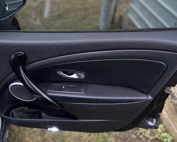 Сірий Рено Меган, об'ємом двигуна 1.46 л та пробігом 260 тис. км за 5600 $, фото 16 на Automoto.ua