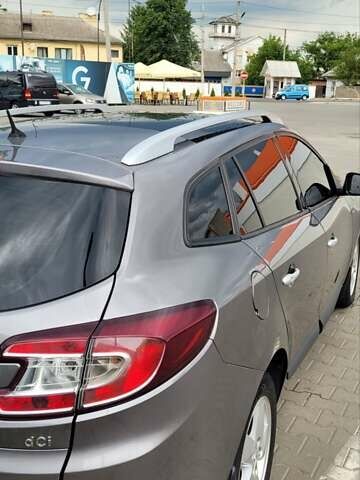 Рено Меган 2011 в Черновцах на Automoto.ua Серый Рено Меган, объемом двигателя 1.46 л и пробегом 355 тыс. км за 7000 $, фото 5 на Automoto.ua