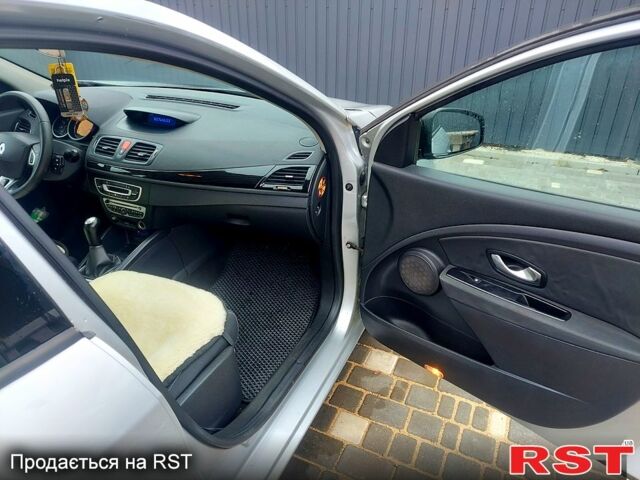 Серый Рено Меган, объемом двигателя 1.5 л и пробегом 267 тыс. км за 6850 $, фото 3 на Automoto.ua