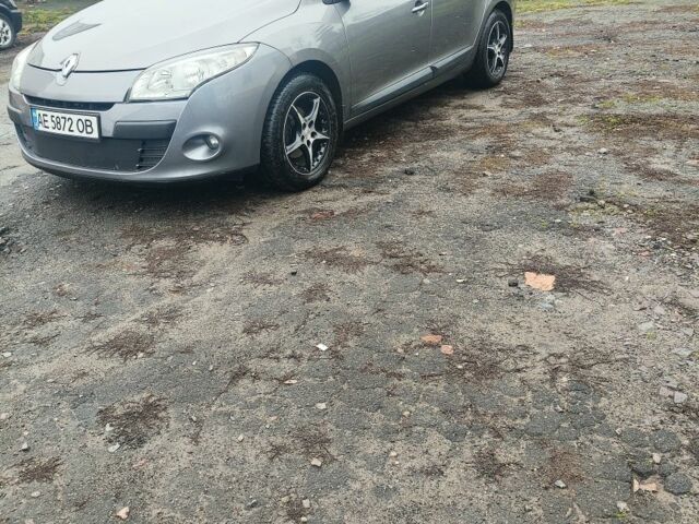 Серый Рено Меган, объемом двигателя 1.5 л и пробегом 223 тыс. км за 6600 $, фото 2 на Automoto.ua