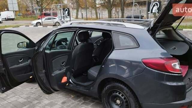 Сірий Рено Меган, об'ємом двигуна 1.46 л та пробігом 221 тис. км за 7300 $, фото 4 на Automoto.ua