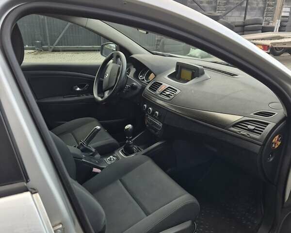 Серый Рено Меган, объемом двигателя 1.5 л и пробегом 228 тыс. км за 6650 $, фото 3 на Automoto.ua