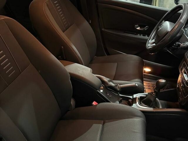 Рено Меган 2011 в Лозовой на Automoto.ua Серый Рено Меган, объемом двигателя 0 л и пробегом 277 тыс. км за 5500 $, фото 11 на Automoto.ua