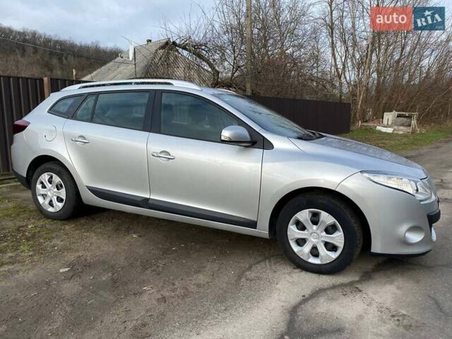 Серый Рено Меган, объемом двигателя 1.46 л и пробегом 232 тыс. км за 7600 $, фото 2 на Automoto.ua