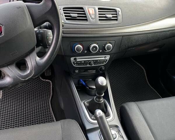 Серый Рено Меган, объемом двигателя 1.46 л и пробегом 232 тыс. км за 7600 $, фото 9 на Automoto.ua