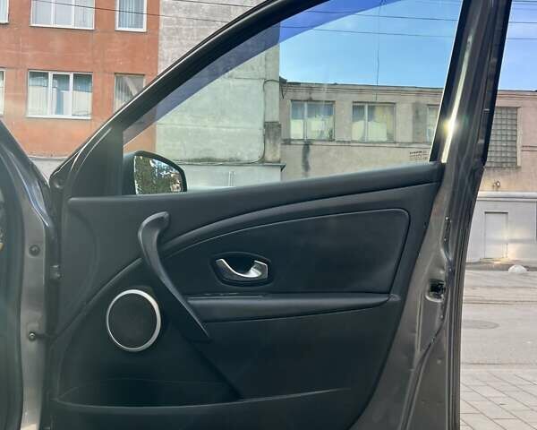 Сірий Рено Меган, об'ємом двигуна 1.46 л та пробігом 293 тис. км за 7500 $, фото 10 на Automoto.ua