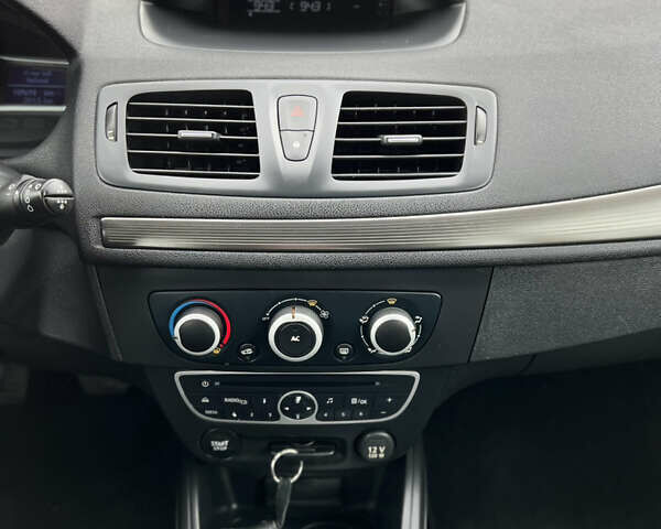 Серый Рено Меган, объемом двигателя 1.6 л и пробегом 150 тыс. км за 7500 $, фото 11 на Automoto.ua