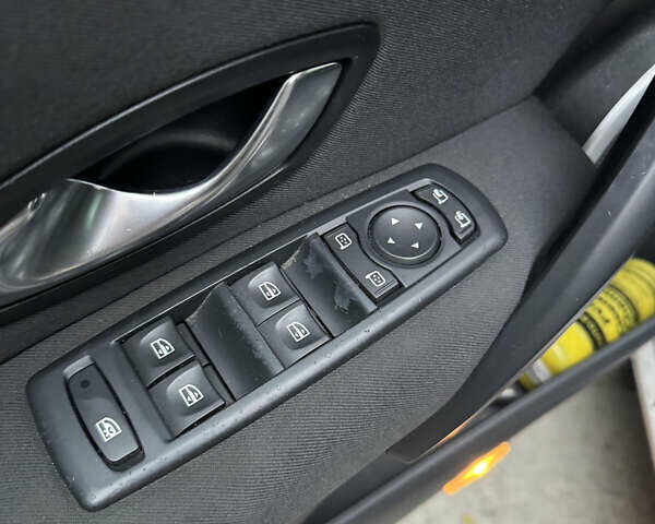 Серый Рено Меган, объемом двигателя 1.9 л и пробегом 213 тыс. км за 7700 $, фото 41 на Automoto.ua