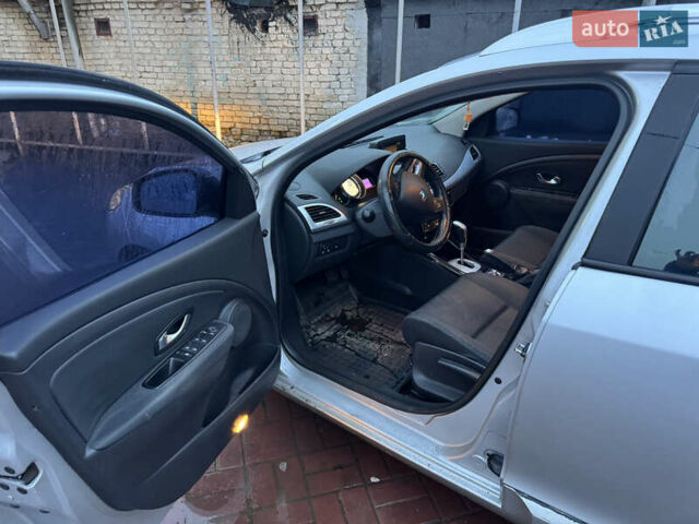 Серый Рено Меган, объемом двигателя 1.5 л и пробегом 208 тыс. км за 6300 $, фото 11 на Automoto.ua