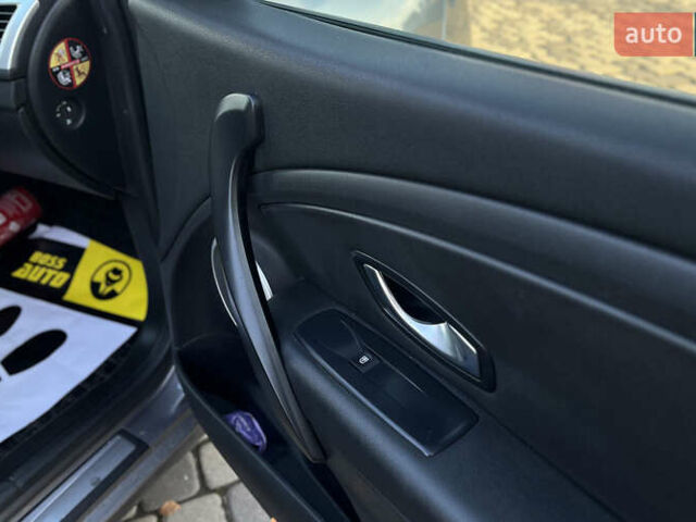 Сірий Рено Меган, об'ємом двигуна 1.46 л та пробігом 208 тис. км за 7800 $, фото 22 на Automoto.ua