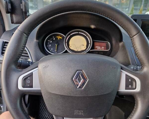 Сірий Рено Меган, об'ємом двигуна 1.5 л та пробігом 288 тис. км за 7100 $, фото 22 на Automoto.ua