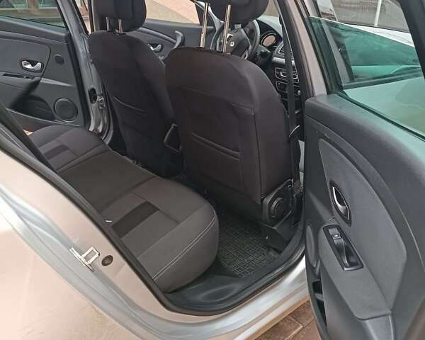 Серый Рено Меган, объемом двигателя 1.46 л и пробегом 227 тыс. км за 7200 $, фото 6 на Automoto.ua