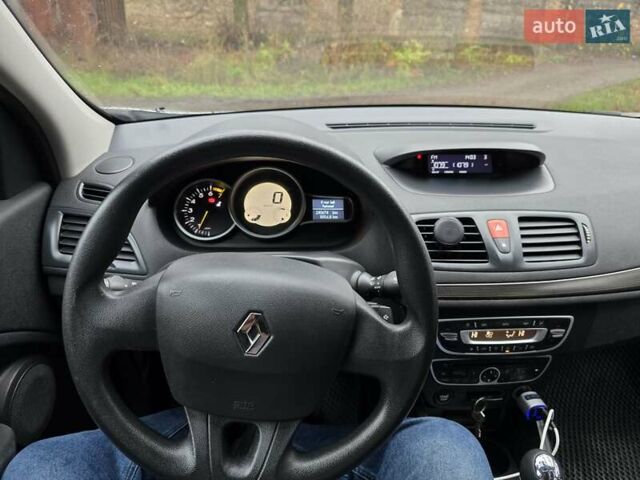 Сірий Рено Меган, об'ємом двигуна 1.6 л та пробігом 240 тис. км за 7000 $, фото 5 на Automoto.ua