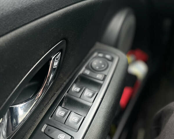 Сірий Рено Меган, об'ємом двигуна 1.5 л та пробігом 184 тис. км за 7100 $, фото 9 на Automoto.ua