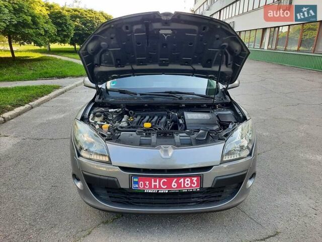 Серый Рено Меган, объемом двигателя 1.6 л и пробегом 194 тыс. км за 8100 $, фото 113 на Automoto.ua
