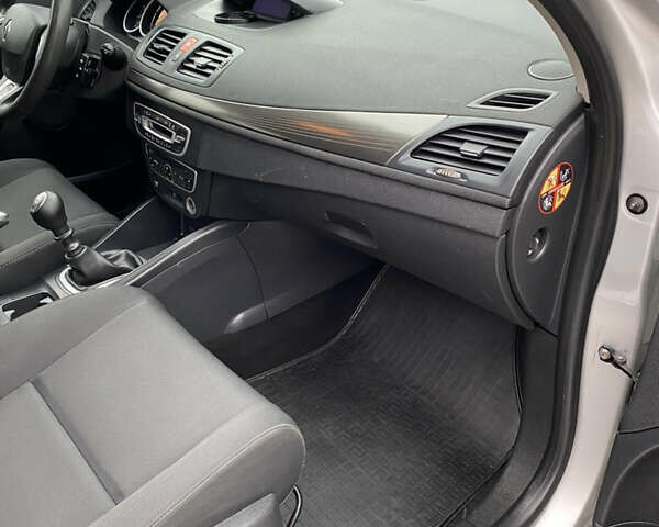 Серый Рено Меган, объемом двигателя 1.5 л и пробегом 277 тыс. км за 6999 $, фото 17 на Automoto.ua