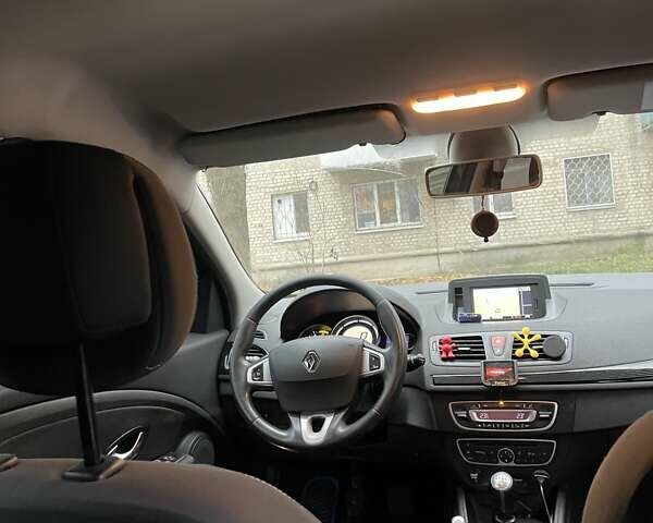 Серый Рено Меган, объемом двигателя 1.46 л и пробегом 241 тыс. км за 7500 $, фото 4 на Automoto.ua