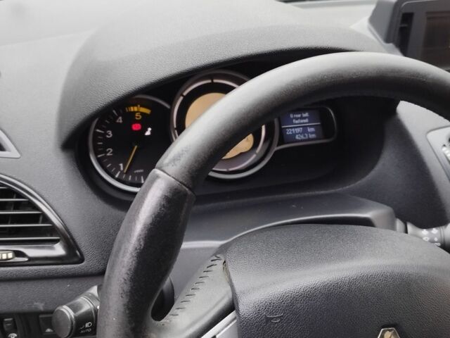 Сірий Рено Меган, об'ємом двигуна 1.5 л та пробігом 221 тис. км за 7200 $, фото 5 на Automoto.ua