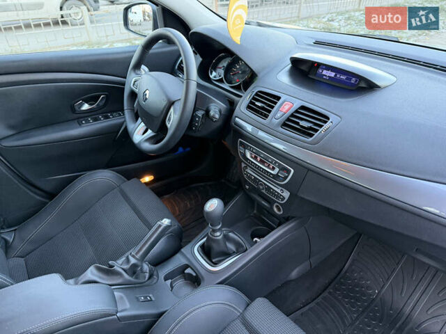 Сірий Рено Меган, об'ємом двигуна 1.5 л та пробігом 260 тис. км за 7550 $, фото 52 на Automoto.ua