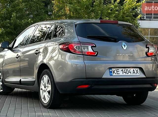 Рено Меган 2011 у Дніпро (Дніпропетровську) на Automoto.ua Сірий Рено Меган, об'ємом двигуна 1.46 л та пробігом 237 тис. км за 7500 $, фото 1 на Automoto.ua