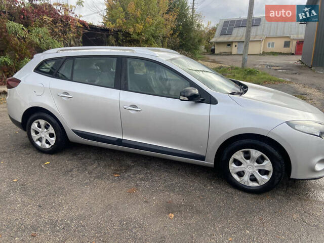 Серый Рено Меган, объемом двигателя 1.46 л и пробегом 221 тыс. км за 7000 $, фото 1 на Automoto.ua