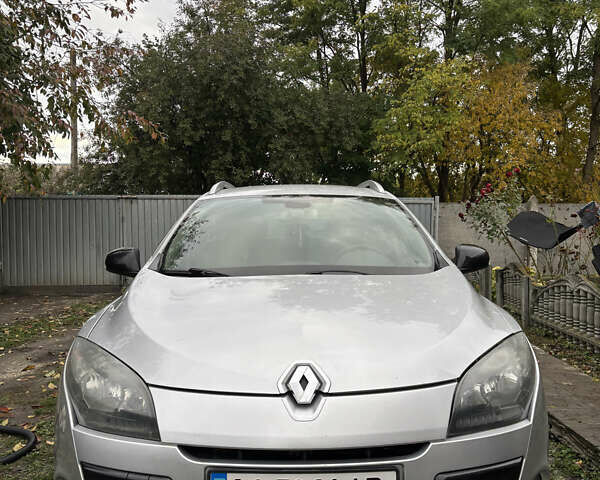 Рено Меган 2011 у Мироновке на Automoto.ua Сірий Рено Меган, об'ємом двигуна 1.46 л та пробігом 316 тис. км за 6600 $, фото 1 на Automoto.ua