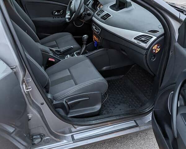 Сірий Рено Меган, об'ємом двигуна 1.87 л та пробігом 193 тис. км за 8400 $, фото 10 на Automoto.ua