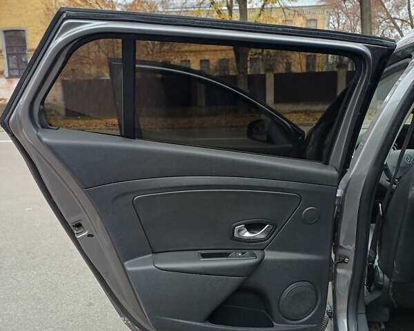 Серый Рено Меган, объемом двигателя 1.5 л и пробегом 285 тыс. км за 7000 $, фото 16 на Automoto.ua