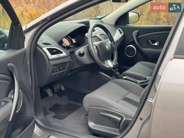 Сірий Рено Меган, об'ємом двигуна 1.46 л та пробігом 270 тис. км за 7800 $, фото 11 на Automoto.ua