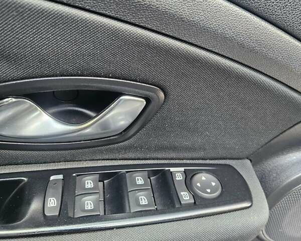 Сірий Рено Меган, об'ємом двигуна 1.5 л та пробігом 200 тис. км за 6950 $, фото 7 на Automoto.ua